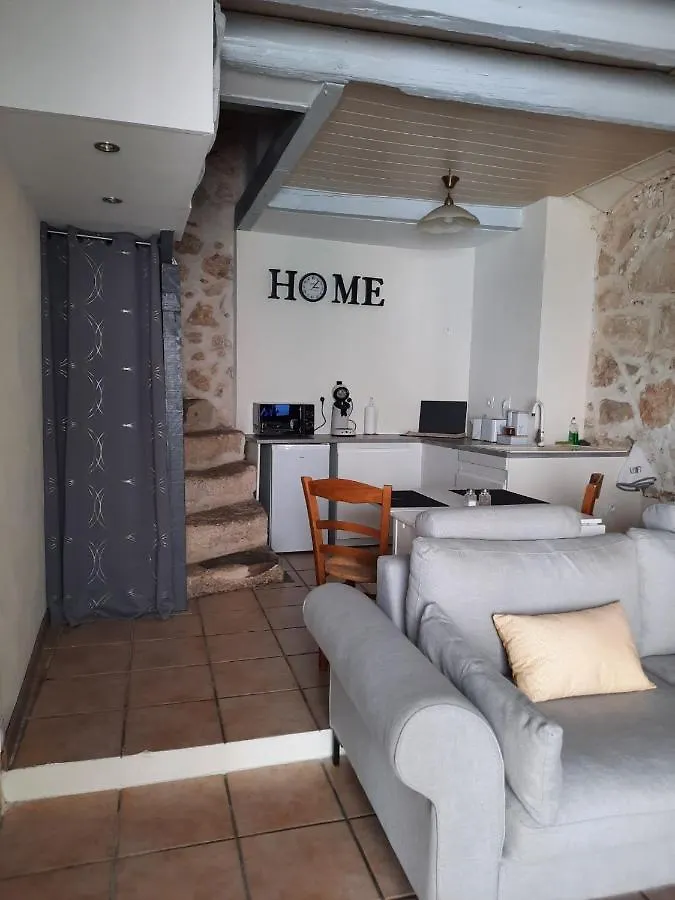 Maison Avec Jacuzzi Saint-Mitre-les-Remparts 러브호텔